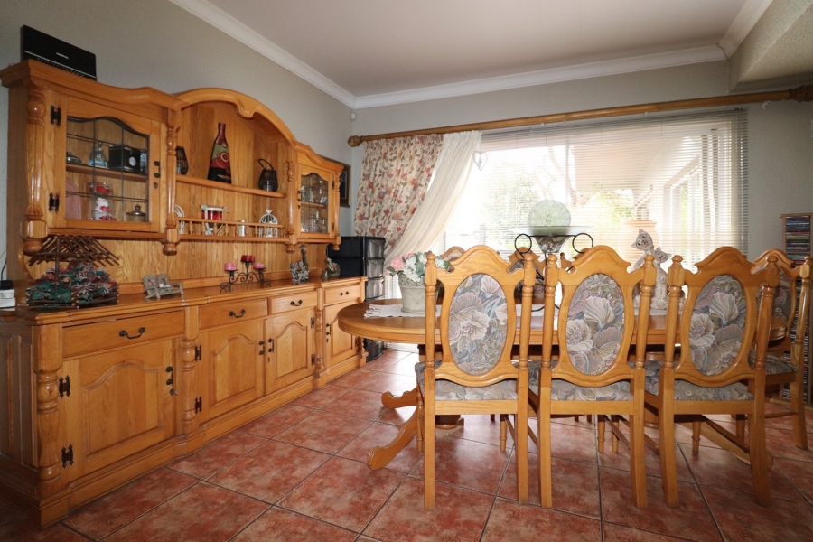 5 Bedroom Property for Sale in Wilkoppies North West